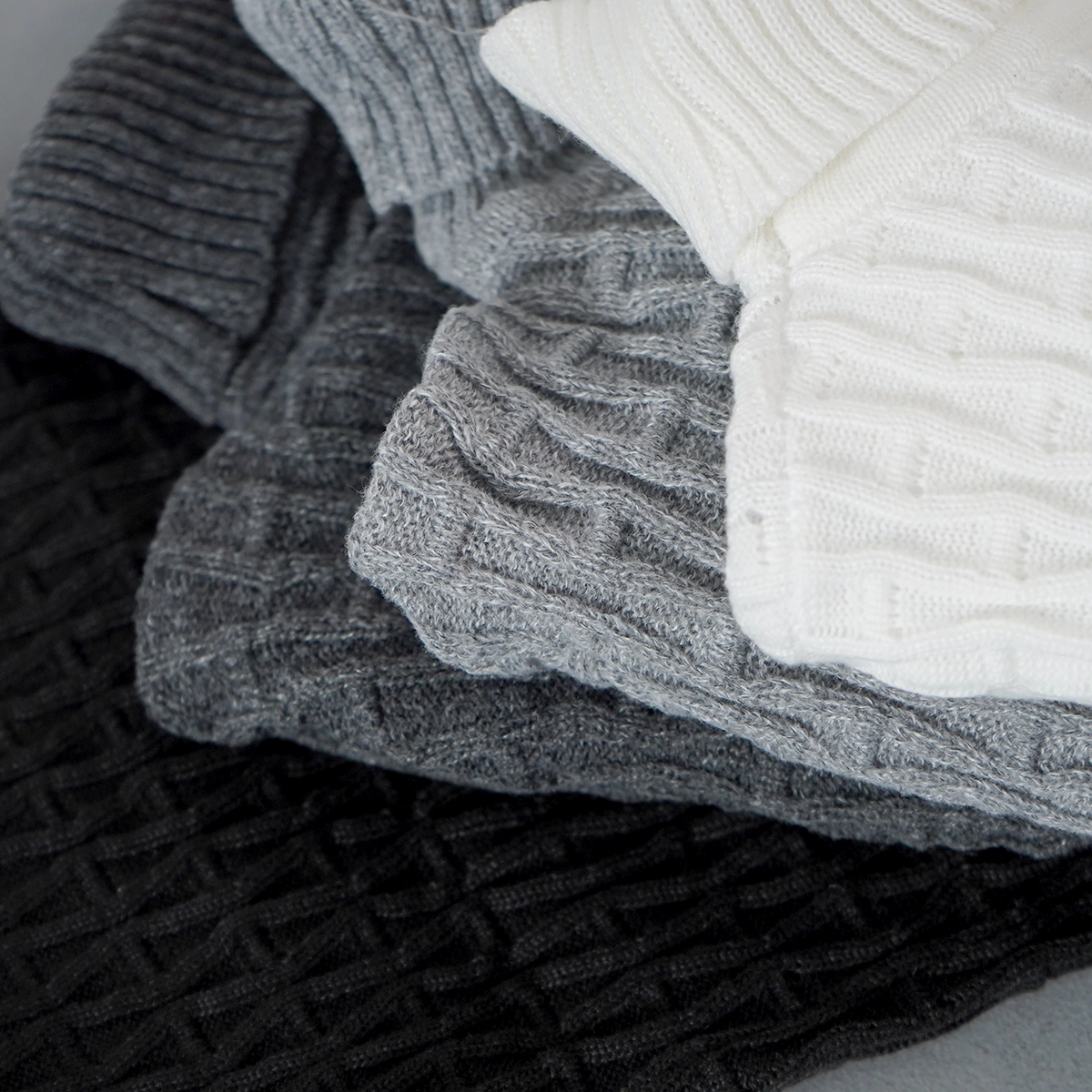 پلیور اندامی یقه اسکی مشکی مردانه مدلotik