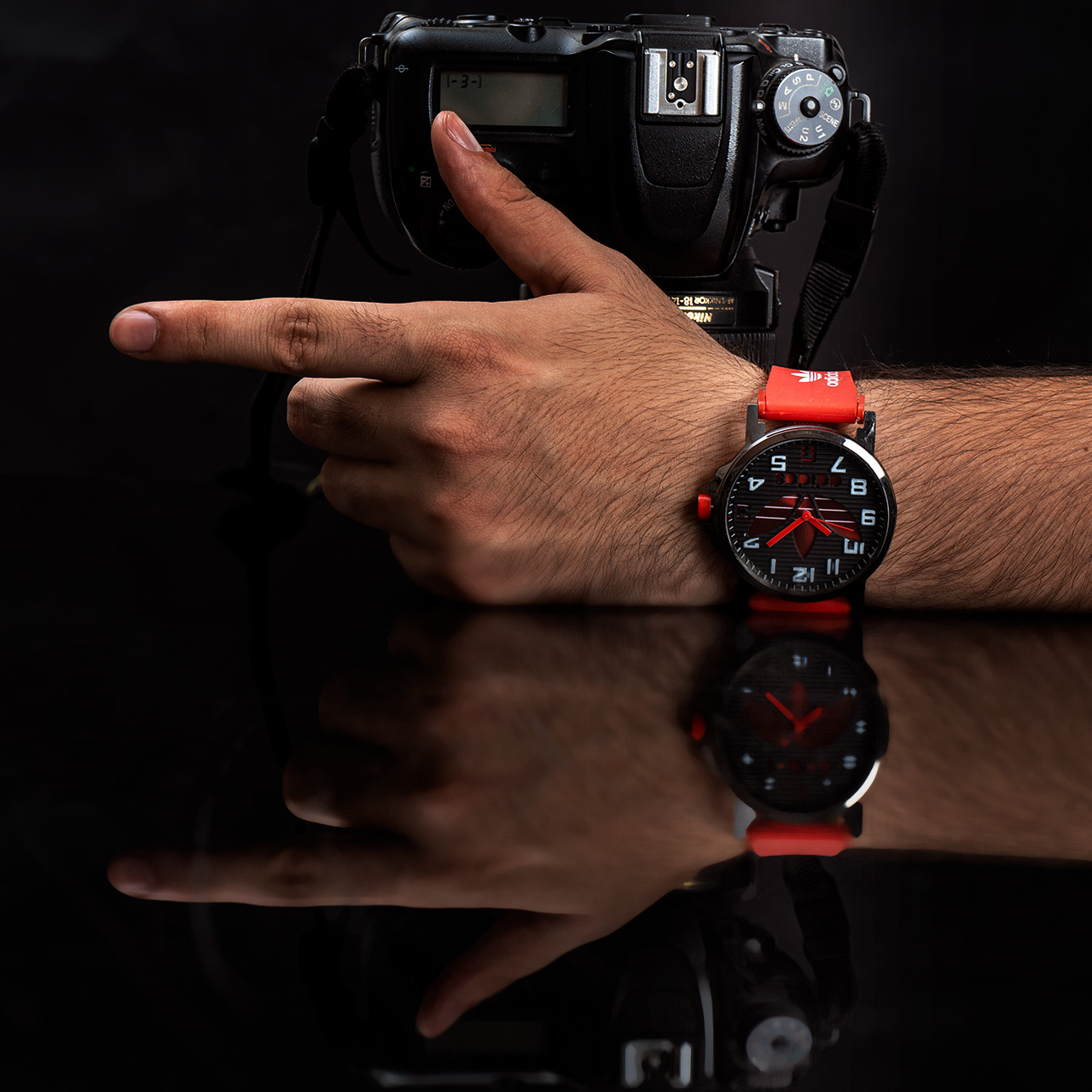 ساعت مچی آدیداس قرمز مدل E51